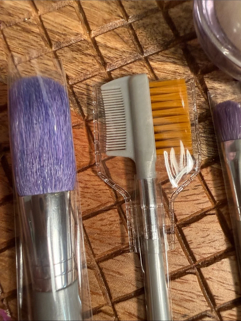 Victoria Vogue Purple-Tip Silver Handle Makeup Brush Set - 5 Piece + bonus puff